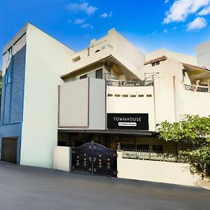 Super Townhouse Townvilla Guesthouse